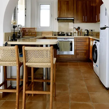 Aura - In Βίλα Πέγεια